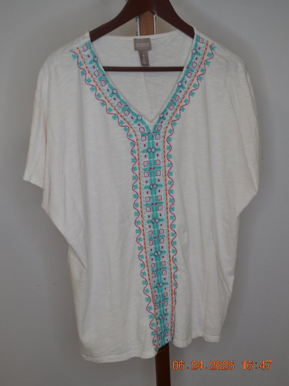 Chico’s Women’s Size 3 (US XL) White Blue Stitched Detail V-Neck Top